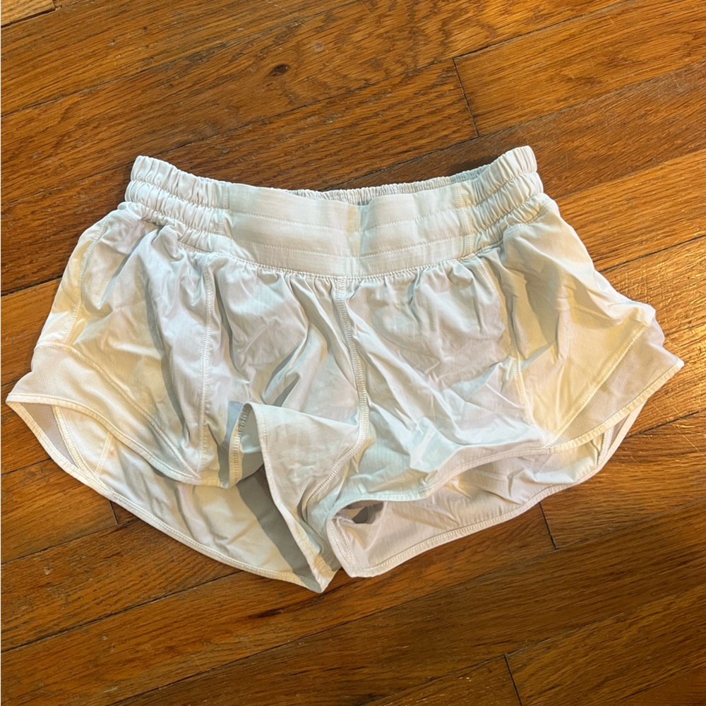 Lululemon white hotty hots 2.5 inch